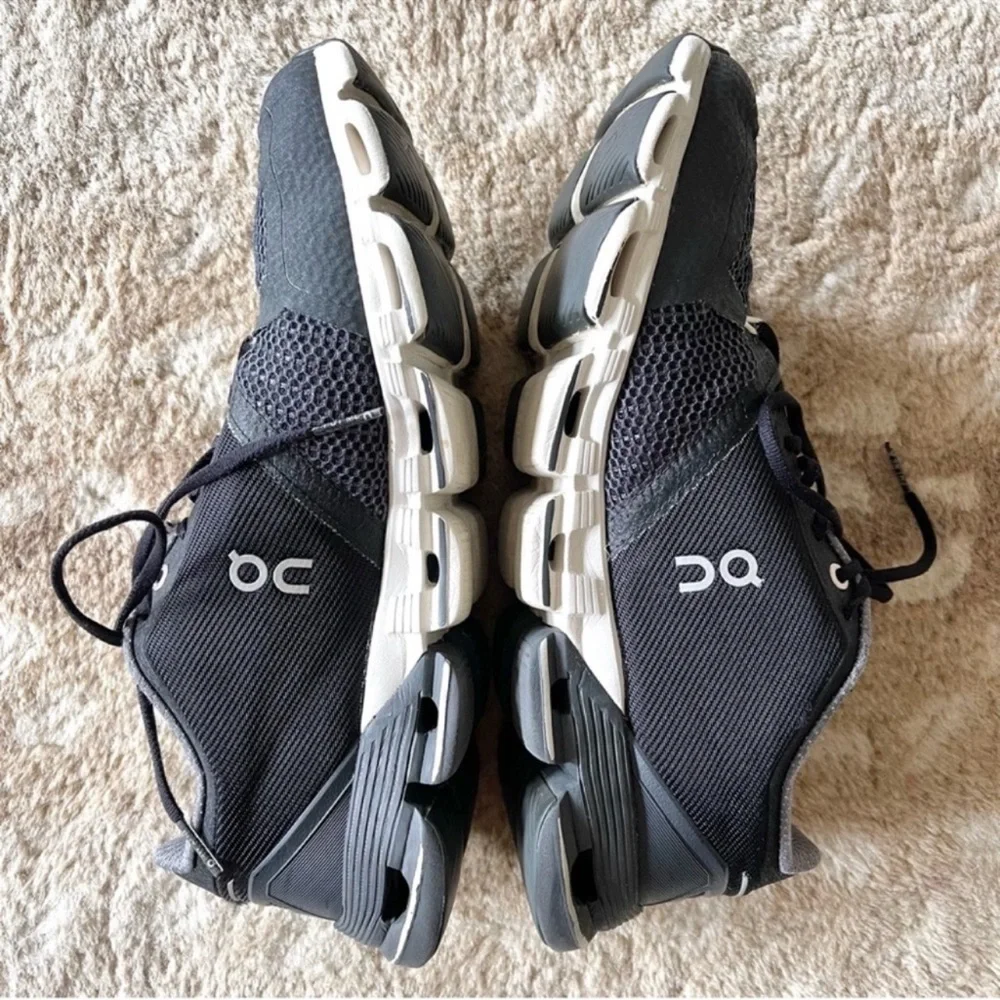On Cloudflyer Road-Running Shoes Sneakers Black/ White Size 9 - Picture 2 of 15